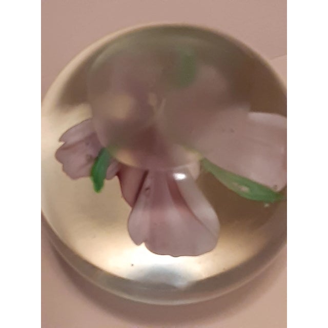 Mid 20th Century Mid 20th Century Hollywood Regency Murano Flower Infused Paper Weight For Sale - Image 5 of 9
