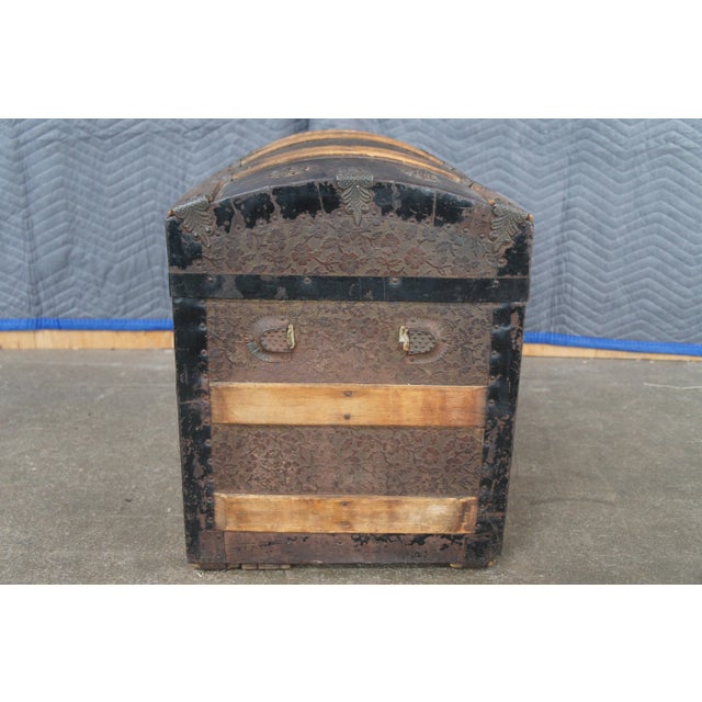 Antique American Victorian Floral Embossed Oak & Metal Dome Top Steamer Trunk For Sale - Image 12 of 14