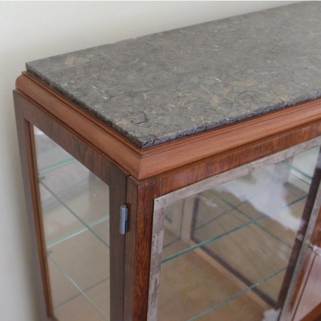 Art Deco Display Cabinet, in Very Good conditions. Designed 1920 to 1949