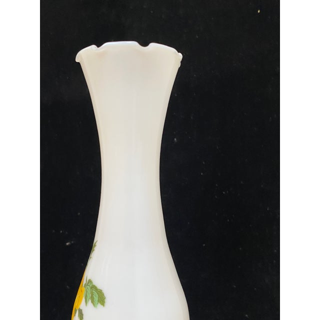 Napoleon III Soliflore Vase in Yellow and White Opaline Glass, Late 19th Century For Sale - Image 4 of 12
