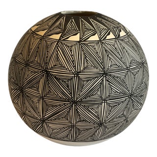 20th Century Mid Sized Signed Acoma Pueblo Vase by Lydia H. Ray ("Lee") For Sale
