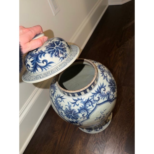 Chinese Mid 20th Century Blue and White Ceramic Jar For Sale - Image 3 of 3