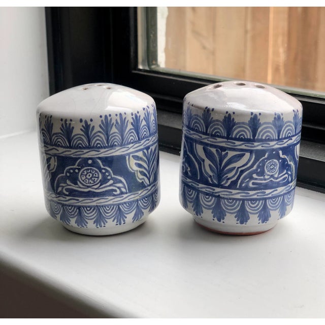 Gorgeous hand-painted Tlalpujahua Mexican folk are S&P shakers with cork stoppers.