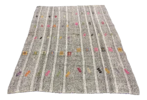 1960s Vintage Embroidered Wool Turkish Kilim Rug - 5′9″ × 8′