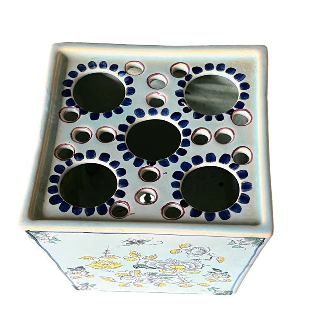 Modern 1940s Palin Thorley Delft Flower Brick Restoration Williamsburg Frog Vase For Sale - Image 3 of 5