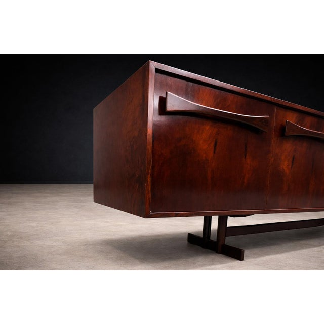 Mid-Century Modern Brazilian Modern Rosewood Credenza With Bow Design by Novo Rumo, Brazil, 1960s For Sale - Image 3 of 14