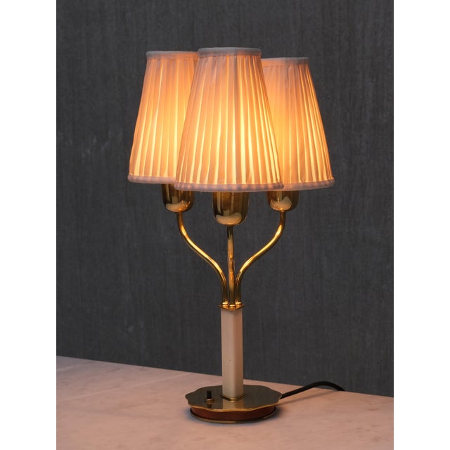 Mid-Century Modern Brass Model 15484 Table Lamp by Harald Notini for Böhlmarks, Sweden, 1940s For Sale - Image 3 of 14