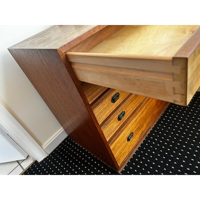 Vintage Mid-Century Modern Teak 5-Drawer Chest With Brass Drop Handles For Sale - Image 14 of 15