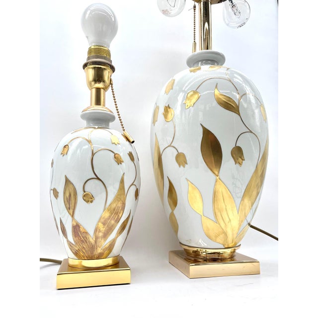 Mid-Century Modern Table Lamps in Porcelain and 24kt Gold by Mangani Florenz for Oggetti, Italy, 1970s, Set of 2 For Sale - Image 3 of 16