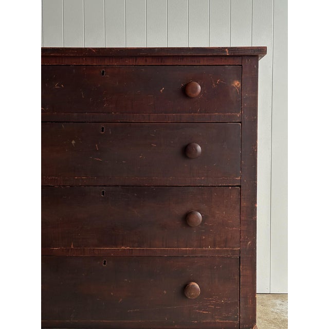 19th Century American Painted Pine Chest of Drawers For Sale In Greensboro - Image 6 of 18
