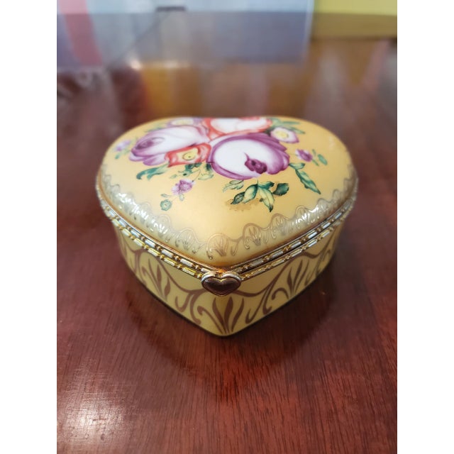 Yellow Vintage Mid Century Modern Hollywood Regency Heart Jewel Box For Sale - Image 8 of 8