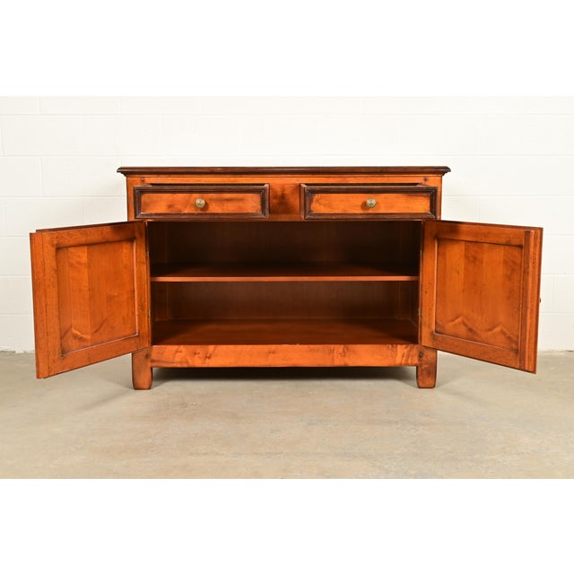 Late 20th Century Baker Furniture Italian Provincial Carved Maple Sideboard Buffet or Bar Cabinet For Sale - Image 5 of 18