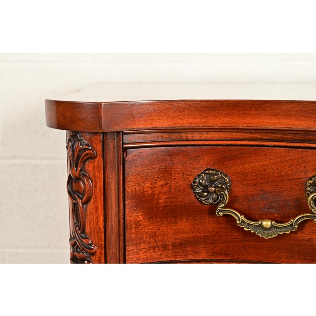 Century Furniture Georgian Carved Flame Mahogany Serpentine Front Five-Drawer Highboy Dresser | Circa 1950s For Sale - Image 9 of 15