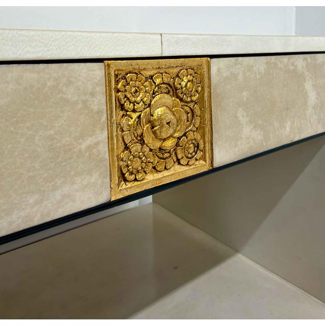 Italian Art Deco Parchment, Gold Leaf and Black Lacquer Nightstands, 1940s, Set of 2 For Sale - Image 10 of 14