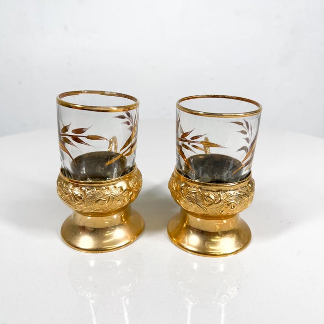Mid-Century Modern 1970s Set of Two Gold Leaf Glass Demitasse Turkish Tea Mugs Arcoroc France For Sale - Image 3 of 11