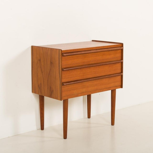 Small Danish Chest of Drawers in Teak, 1960s For Sale - Image 6 of 11