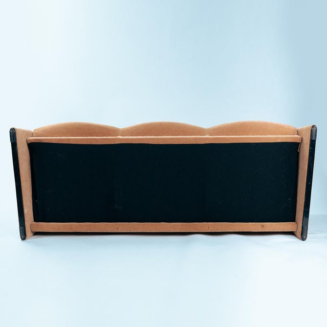 Portovenere Wingback 3-Seater Sofa in Peach Upholstery by Vico Magistretti for Cassina, Italy, 1980s For Sale - Image 6 of 18