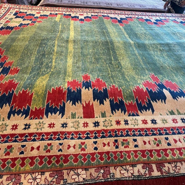 Abstract Vintage Turkish Rug 8'9"x11' – Green Field – Geometric Border For Sale - Image 3 of 4