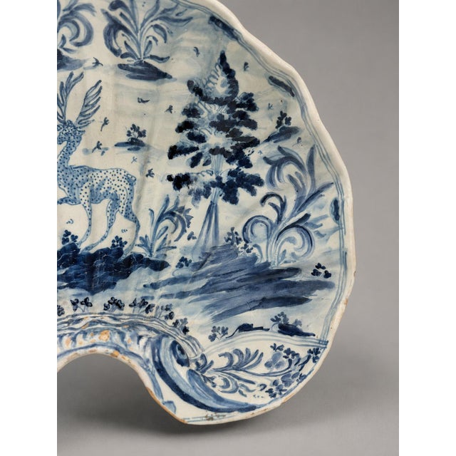 Blue Spanish Tin-Glazed Shell-Form Basin Attr: Puente Del Arzobispo, Toledo 1790-1830 For Sale - Image 8 of 12