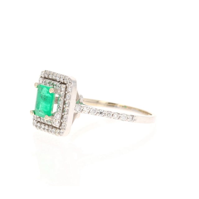 Contemporary 1.54 Carat Emerald Diamond 18 Karat White Gold Engagement Ring, size 7 For Sale - Image 3 of 5