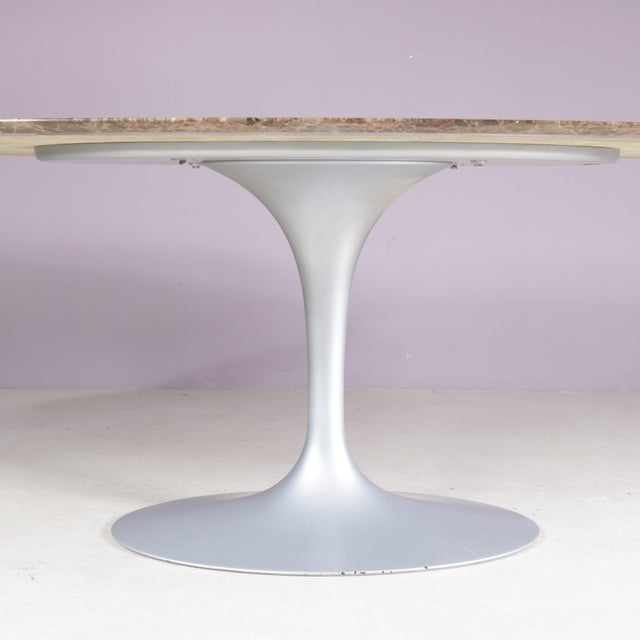 Oval Tulip Table with Brown Marble Top and Matt Silver Coated Oval Base by Eero Saarinen for Knoll, USA, 1970s For Sale - Image 9 of 11