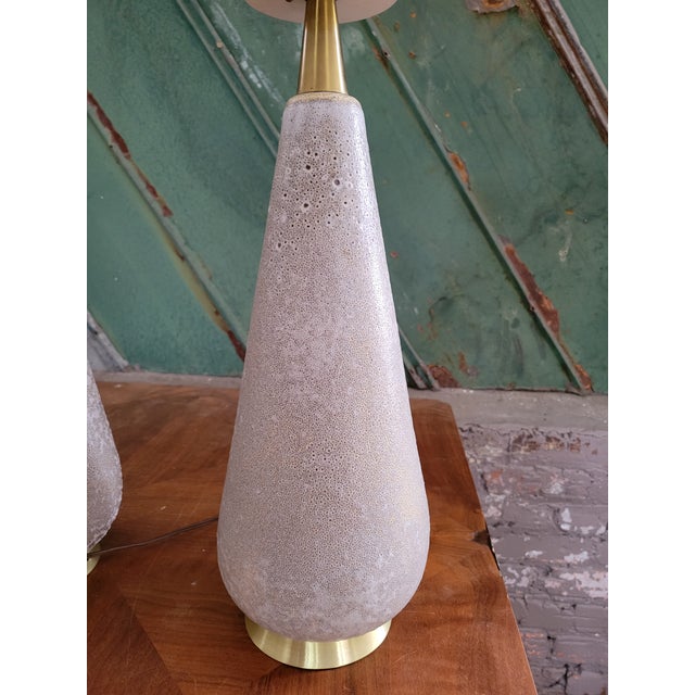 1950s Mid Century Modern Gerald Thurston for Lightolier Ceramic & Brass Table Lamps, Pair For Sale - Image 10 of 18