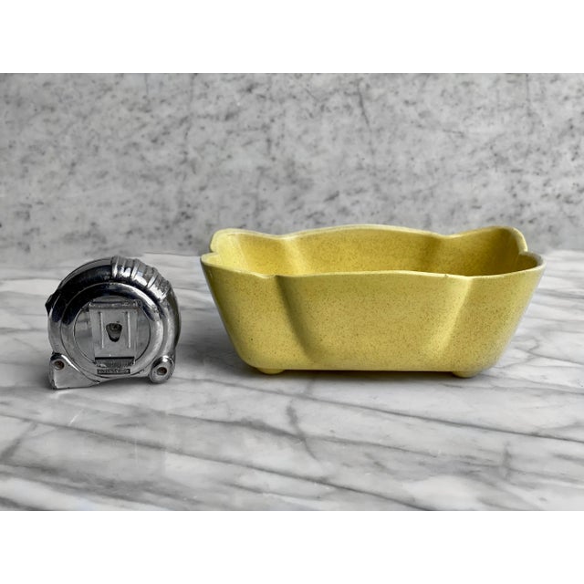 Mid-Century Modern Vintage Boho Yellow Speckled Porcelain Indoor Bowtie Planter by Upco Pottery For Sale - Image 3 of 9
