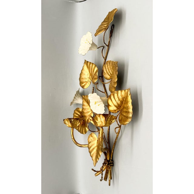 Vintage Italian Gilt Tole Floral Wall Sconces, Pair With White Trumpet Flowers – Hollywood Regency / Italian Provincial For Sale - Image 14 of 15
