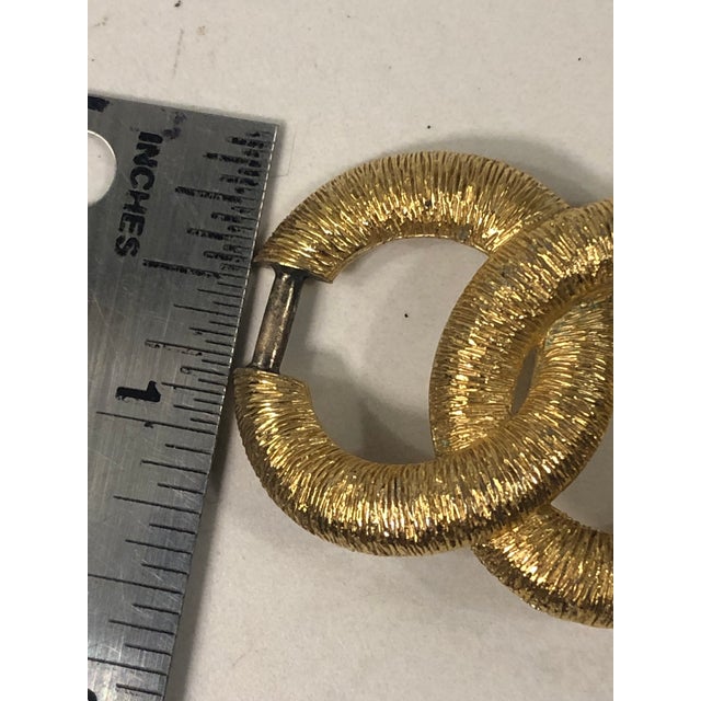 1970s Crown Trifari Textured Gold Link Bracelet For Sale - Image 13 of 14