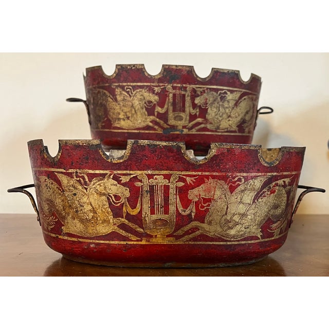Early 19th Century Antique 19th Century French Empire Tole Monteiths or Cachepot Jardinieres With Neoclassical Winged Horses or Pegasus & Lyres Circa 1820 - A Pair For Sale - Image 5 of 14