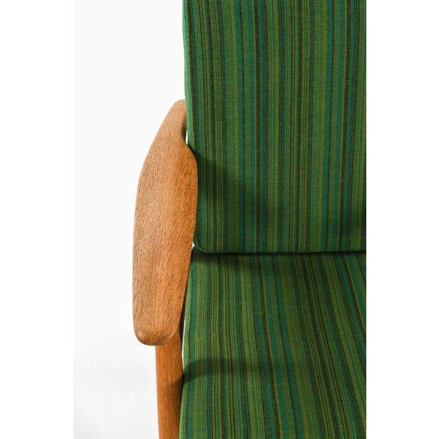1950s Set of Easy Chairs in Oak with Original Fabric attributed to Hans Wegner, 1950s For Sale - Image 5 of 9