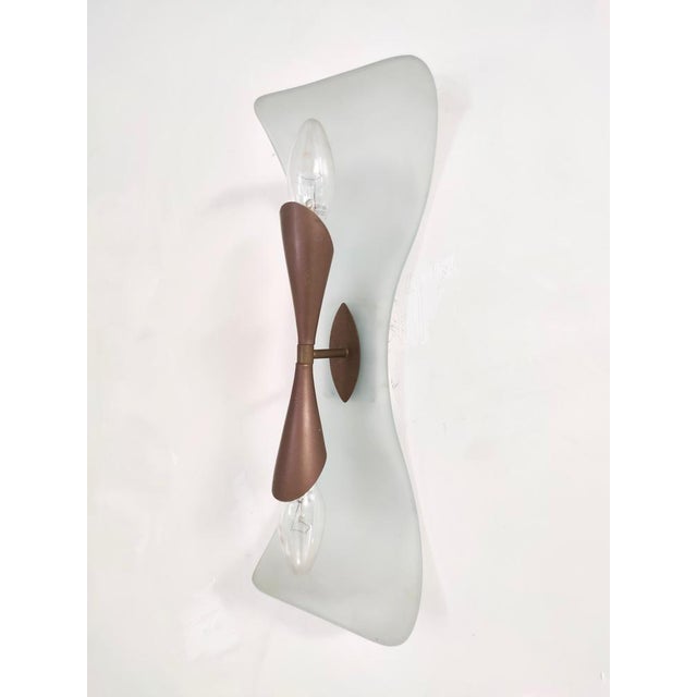 Vintage Brass and Etched and Curved Glass Wall Light from Fontana Arte, 1960s For Sale - Image 6 of 11