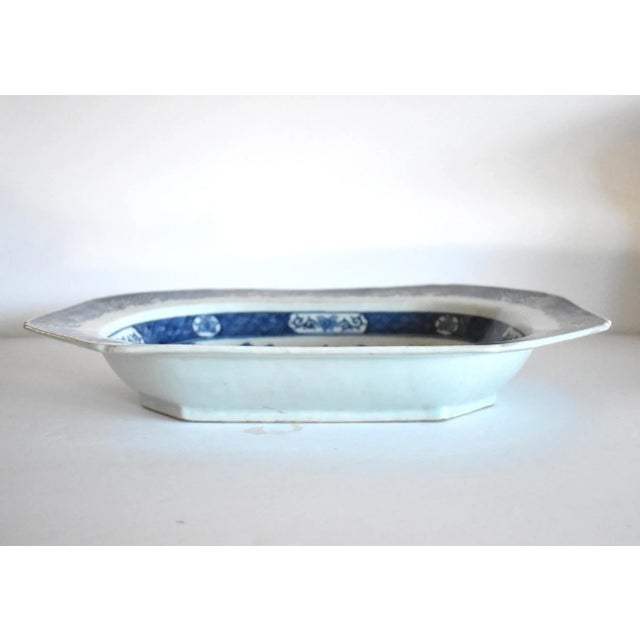 18th-Century Qianlong Chinese Blue Underglaze Large Serving Dish For Sale - Image 4 of 11