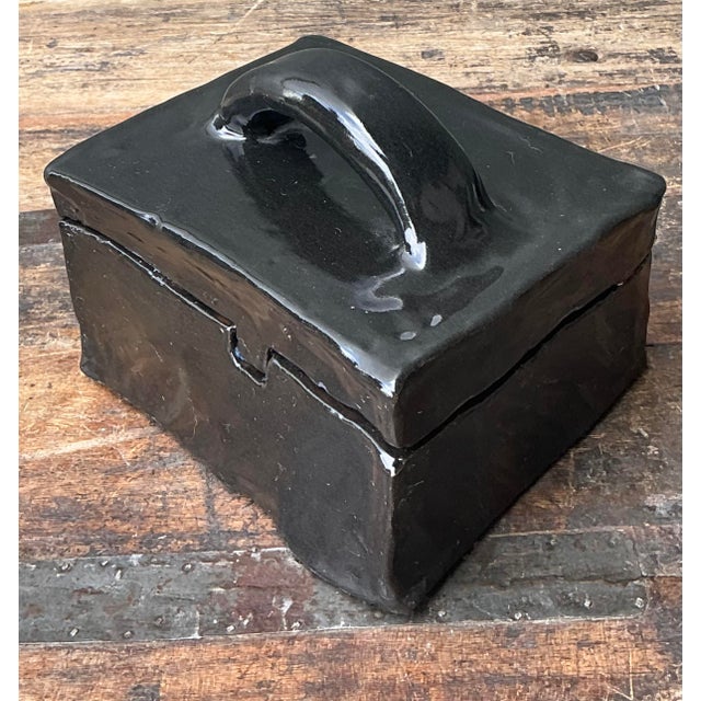 This striking vintage slab-built studio pottery box is an exceptional example of modern ceramic art, showcasing a bold,...