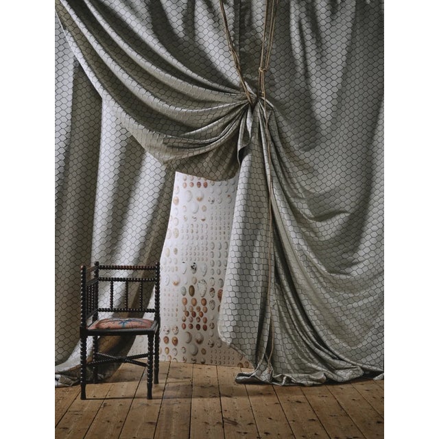 So named after its wiry inspiration Bantam Net`s colour in the wire twists and diamond patterning is created on the weft...