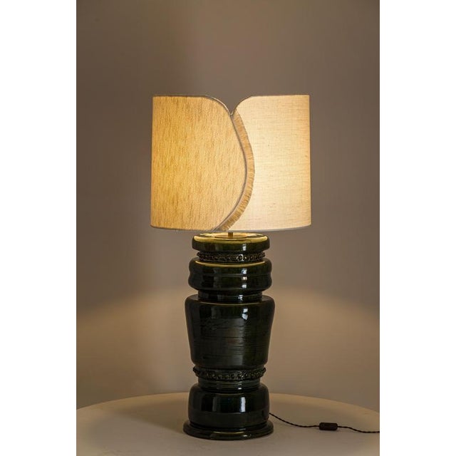 Tote Deep Green Glazed Ceramic Table Lamp by Studio Karen B For Sale - Image 6 of 8