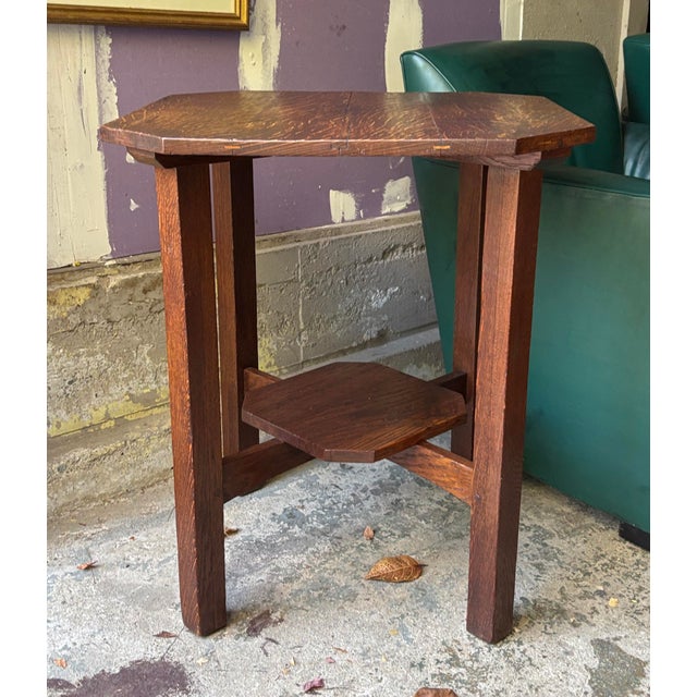 Handsome quarter sawn oak lamp table attributed to L.. & J.G. Stickley