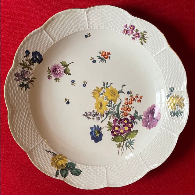 Meissen Porcelain Antique 18th Century Meissen Porcelain Charger Deep Dish Platter With Basketweave Border and Floral Bouquets For Sale - Image 4 of 12