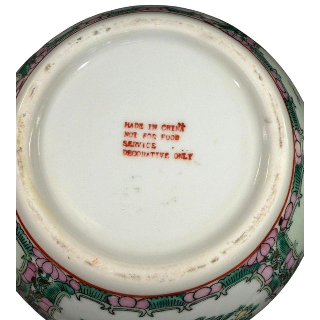 1970s Vintage Chinese Rose Medallion Famille Rose Porcelain Vase 7" Chinoiserie For Sale - Image 5 of 5
