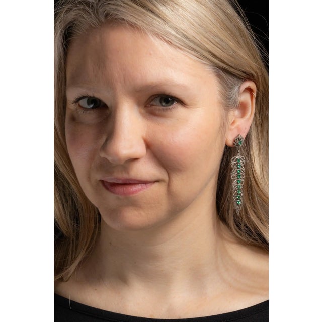 Emerald and Diamond Feather Motif Dangle Earrings For Sale - Image 4 of 4