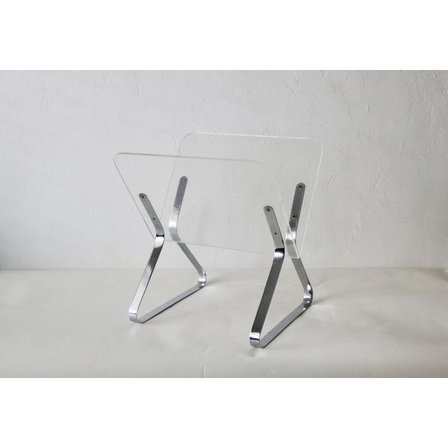 Milo Baughman Vintage 1970s Milo Baughman Style Lucite Chrome V-Shape Magazine Rack For Sale - Image 4 of 12