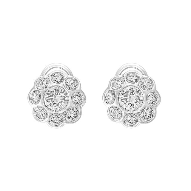 3.2 Carat Diamond VS quality Flower/Cluster Earring 18K Gold 0.8 Ct Solitaire For Sale In New York - Image 6 of 18