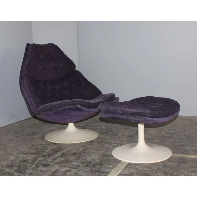 Textile Set of Violet Disc Base Model F585 Armchair and Ottoman Set by Geoffrey D.Harcourt for Artifort, 1960s For Sale - Image 7 of 8