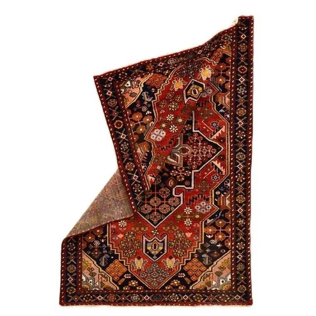 Hand-knotted rug | Knot density: 128.000–160.000 knots/m² | Material: Wool and silk | Size: 202×130 cm | Color: Red/Orange...