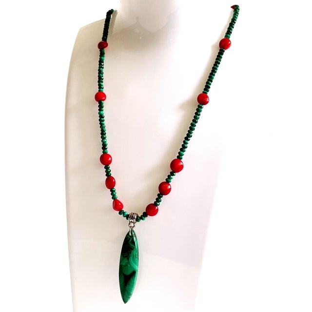 Artisan Genuine Malachite Necklace With Large Sculptural Pendant and Red Bamboo Seeds Detail For Sale - Image 10 of 17