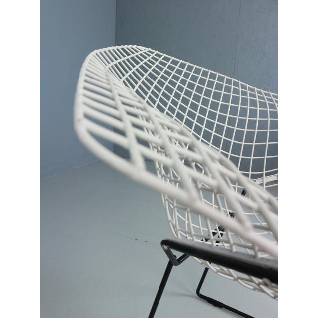 Set of Diamond Chairs in White & Black Metal attributed to Harry Bertoia, 1960s For Sale - Image 15 of 18