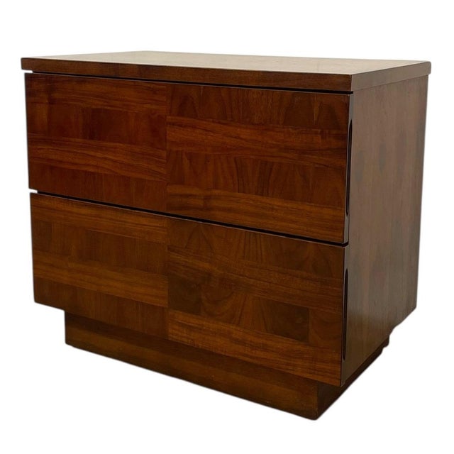 1970s Vintage Mid-Century Modern Two-Drawer Nightstand With Book-Matched Wood Grain. For Sale - Image 5 of 10