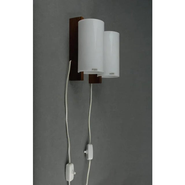 White Italian Acrylic Glass & Teak Wall Lamps by Luigi Massoni for Guzzini, 1960s, Set of 2 For Sale - Image 8 of 10