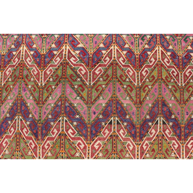 Mid 20th Century Colorful Vintage Turkish Embroidered Flat-Weave With All-Over Tribal Design For Sale - Image 10 of 13
