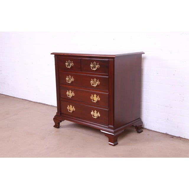 English Stickley Colonial Williamsburg Georgian Mahogany Chest of Drawers, Newly Restored For Sale - Image 3 of 13
